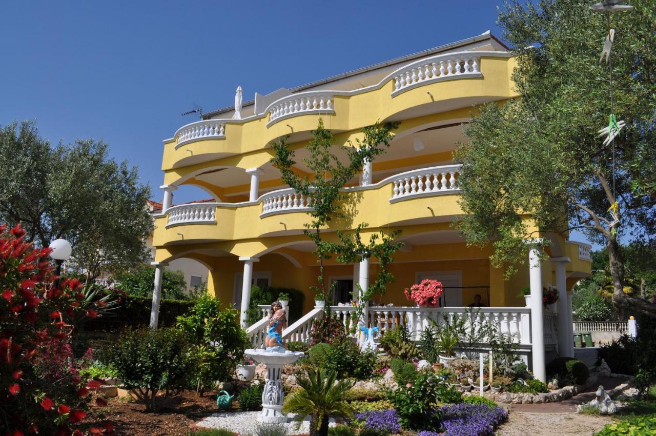 Apartments Dandelion Biograd Na Moru Exterior foto